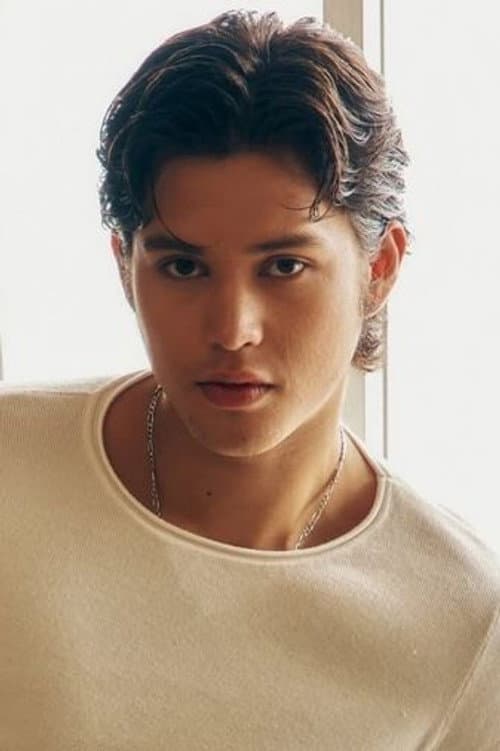 Kyle Echarri photo