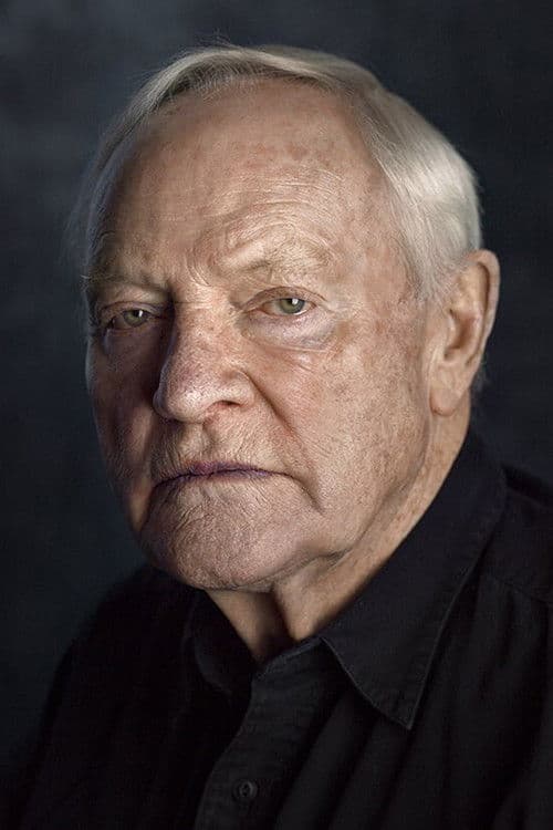 Джуліан Ґловер photo