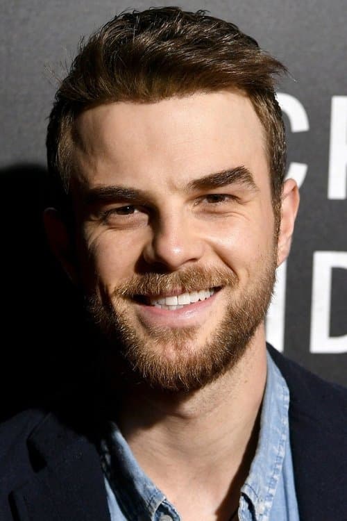 Nathaniel Buzolic photo